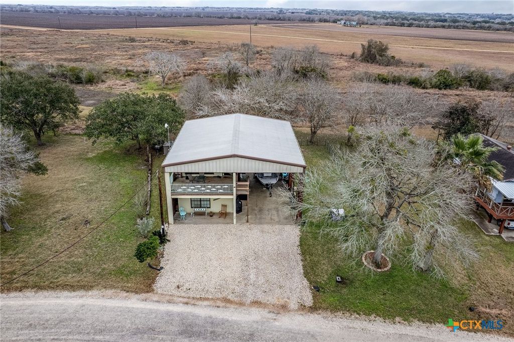 Image 5 of property listing at 4685 CO RD 328, Lasalle, TX 77969