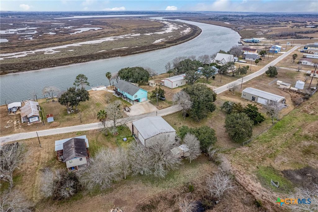 Image 8 of property listing at 4685 CO RD 328, Lasalle, TX 77969