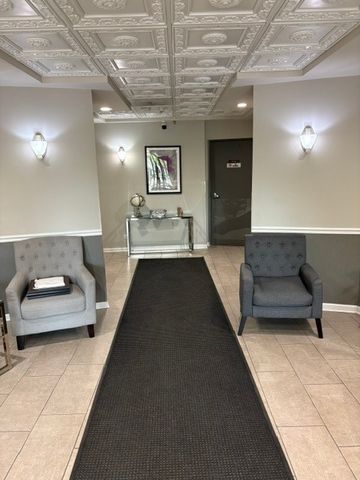 6701 N Milwaukee Avenue 303, Niles, IL 60714