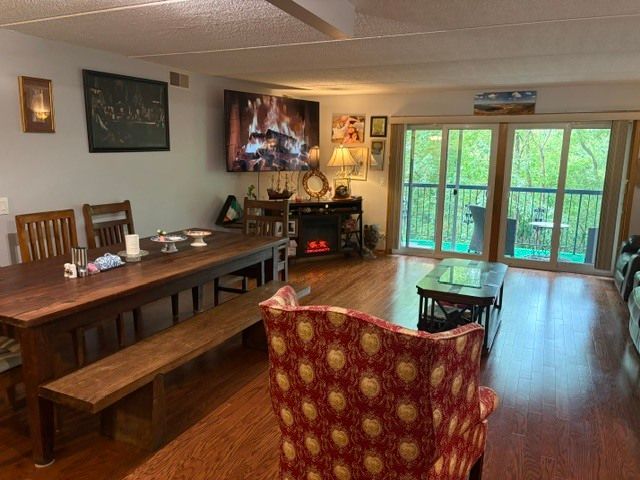 6701 N Milwaukee Avenue 303, Niles, IL 60714
