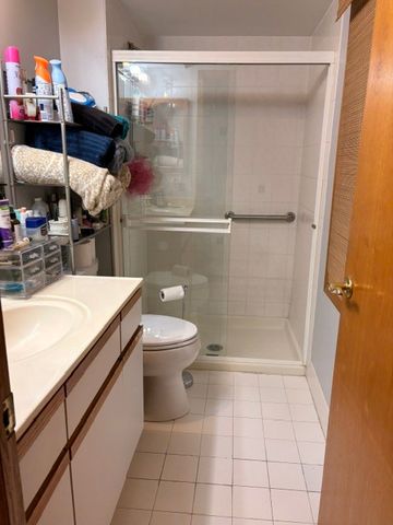 6701 N Milwaukee Avenue 303, Niles, IL 60714