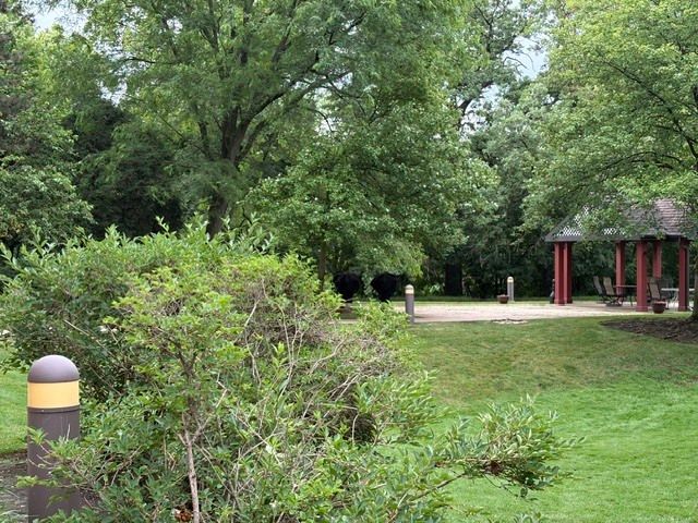 6701 N Milwaukee Avenue 303, Niles, IL 60714