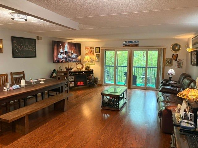 6701 N Milwaukee Avenue 303, Niles, IL 60714