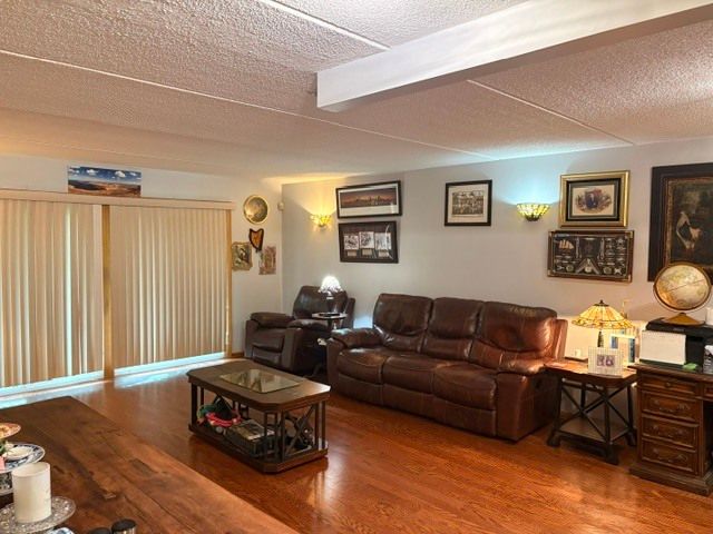 6701 N Milwaukee Avenue 303, Niles, IL 60714