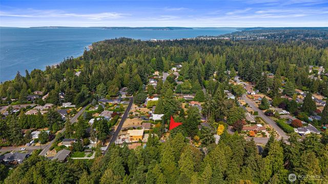 11233 240th St SW, Woodway, WA 98020
