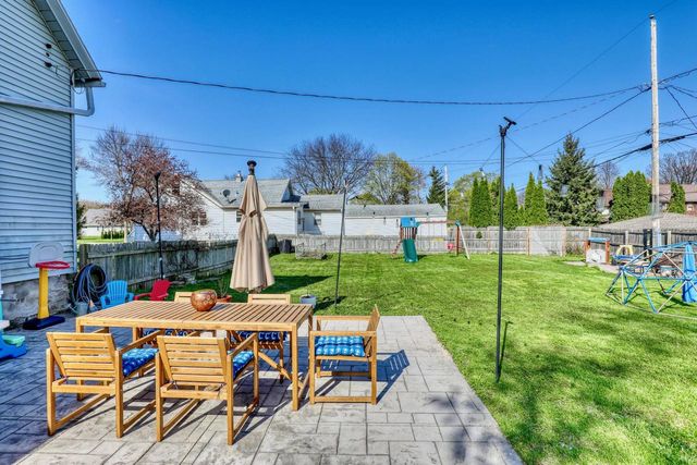 7640 W Clarke STREET, Wauwatosa, WI 53213