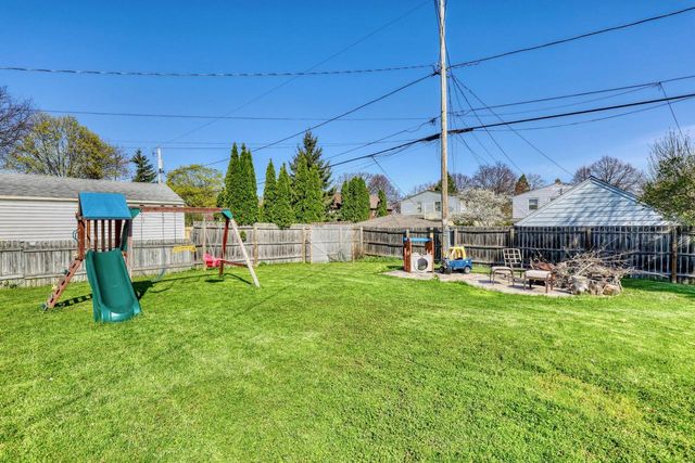 7640 W Clarke STREET, Wauwatosa, WI 53213