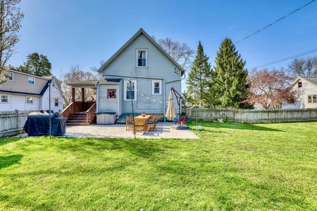 7640 W Clarke STREET, Wauwatosa, WI 53213