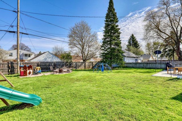 7640 W Clarke STREET, Wauwatosa, WI 53213
