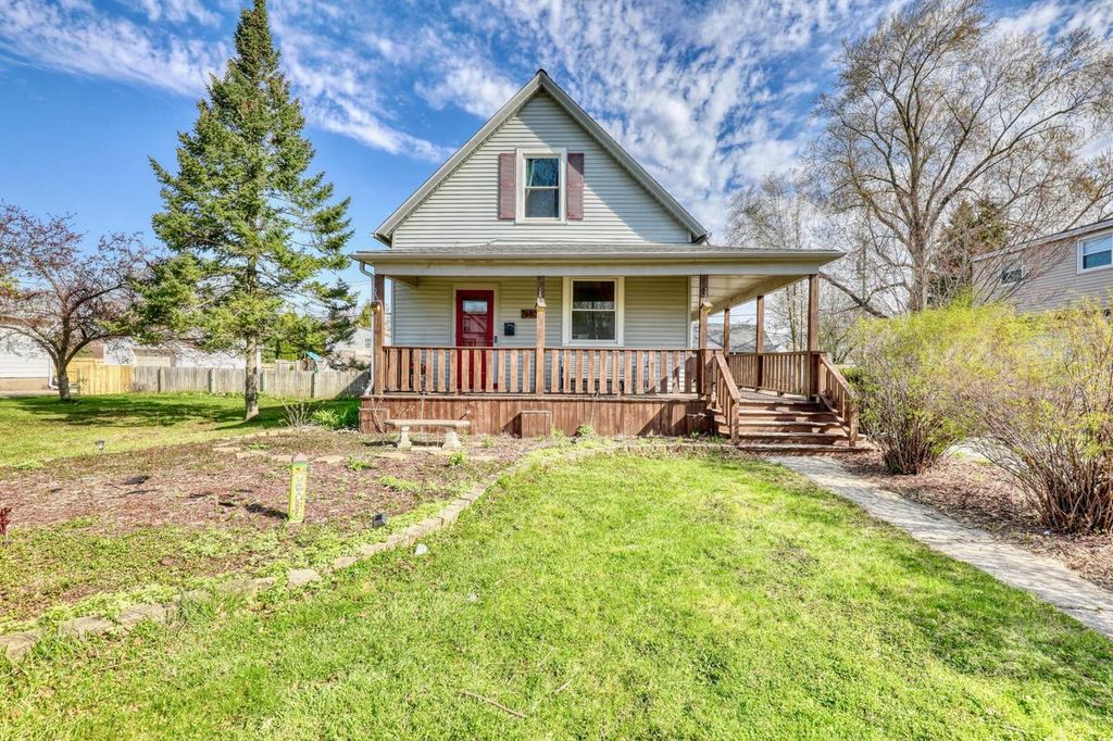 7640 W Clarke STREET, Wauwatosa, WI 53213