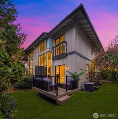 12 18th Avenue #A, Kirkland, WA 98033