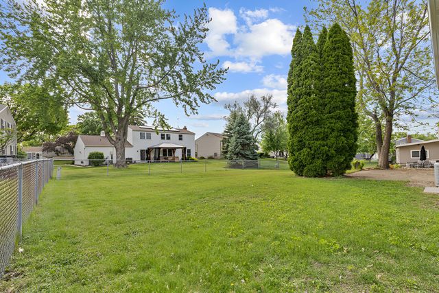104 N Braintree Drive, Schaumburg, IL 60194