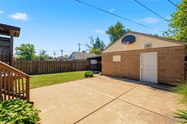 1112 Hornsby Avenue, St Louis, MO 63147