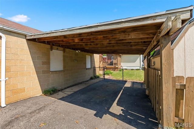 1112 Hornsby Avenue, St Louis, MO 63147