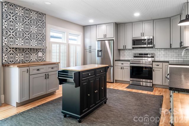 19 Neely Road, Brevard, NC 28712