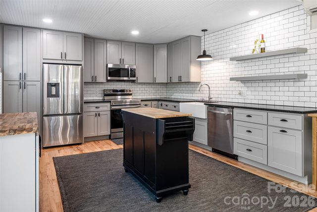 19 Neely Road, Brevard, NC 28712