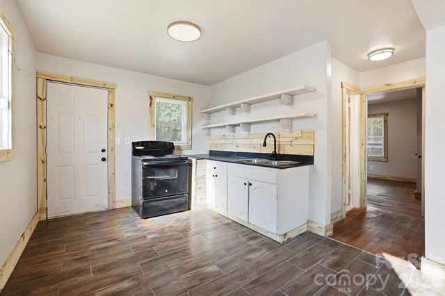 1716 Catherine Simmons Avenue, Charlotte, NC 28216