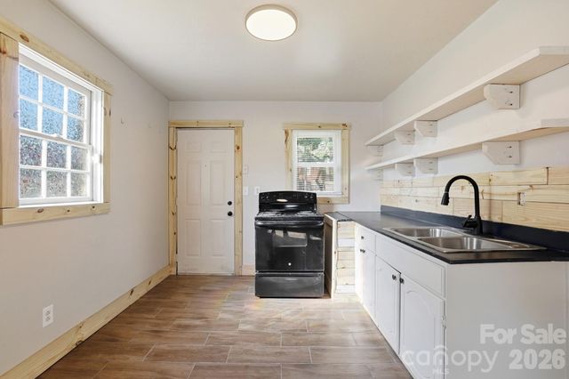 1716 Catherine Simmons Avenue, Charlotte, NC 28216