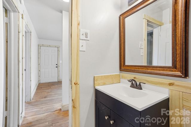 1716 Catherine Simmons Avenue, Charlotte, NC 28216