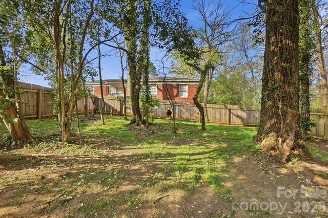 1716 Catherine Simmons Avenue, Charlotte, NC 28216