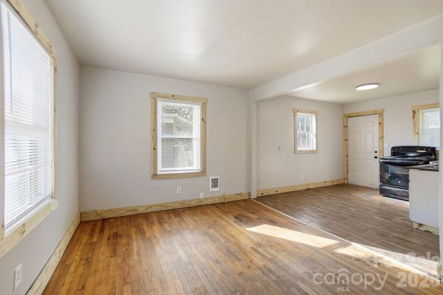 1716 Catherine Simmons Avenue, Charlotte, NC 28216