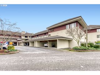 5150 S LANDING Dr 302B2, Portland, OR 97239