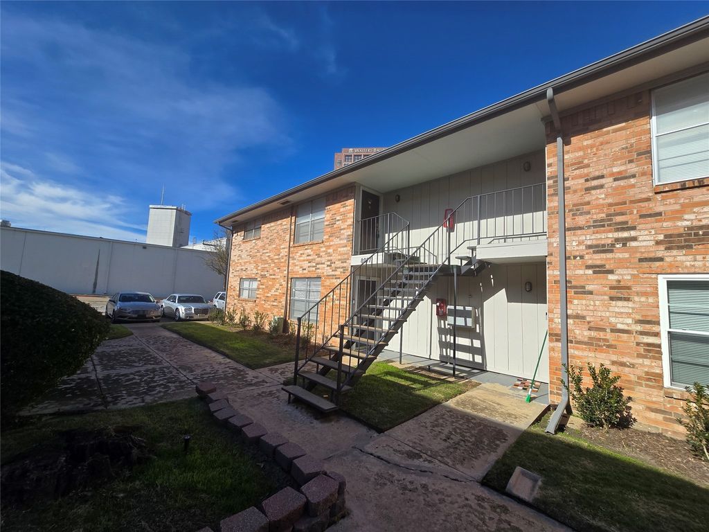 8071 Meadow Road 218, Dallas, TX 75231