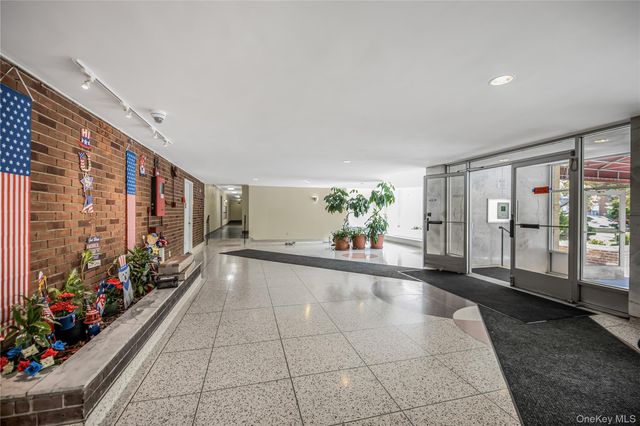 2 Sadore Lane 5U, Yonkers, NY 10710