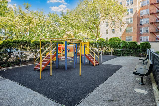 2 Sadore Lane 5U, Yonkers, NY 10710