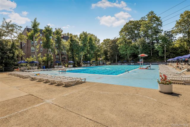 2 Sadore Lane 5U, Yonkers, NY 10710