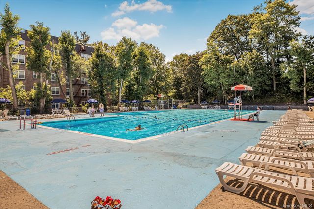 2 Sadore Lane 5U, Yonkers, NY 10710