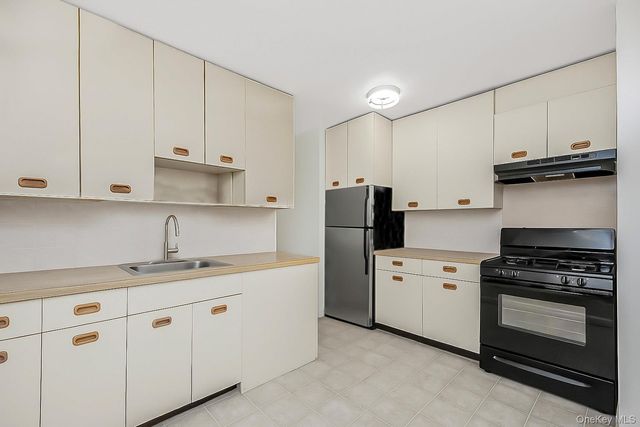 2 Sadore Lane 5U, Yonkers, NY 10710