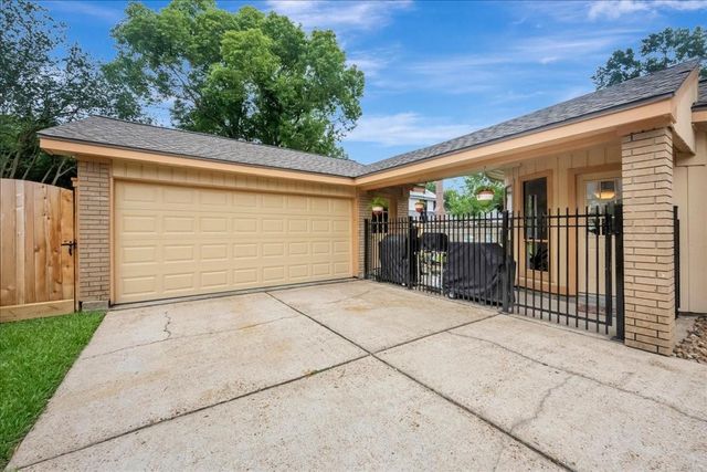307 Crestwood Drive, El Lago, TX 77586