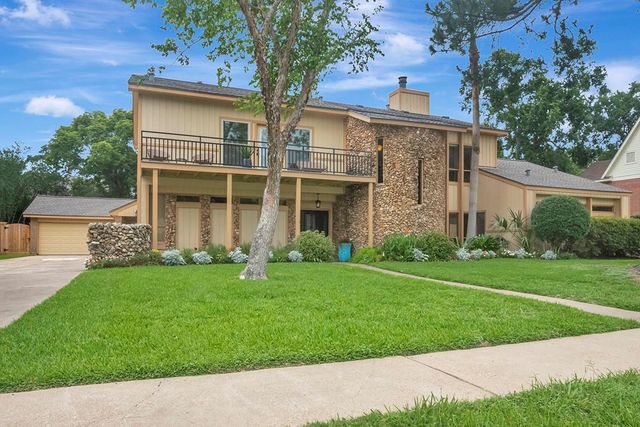 307 Crestwood Drive, El Lago, TX 77586