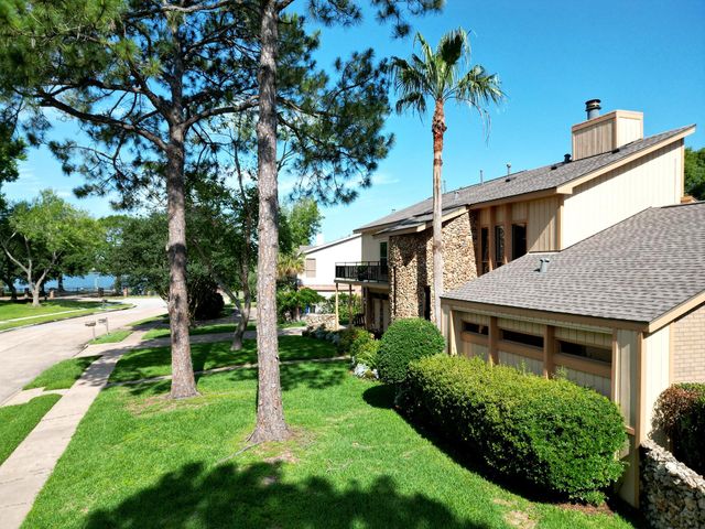 307 Crestwood Drive, El Lago, TX 77586