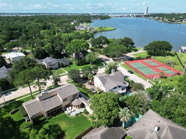307 Crestwood Drive, El Lago, TX 77586