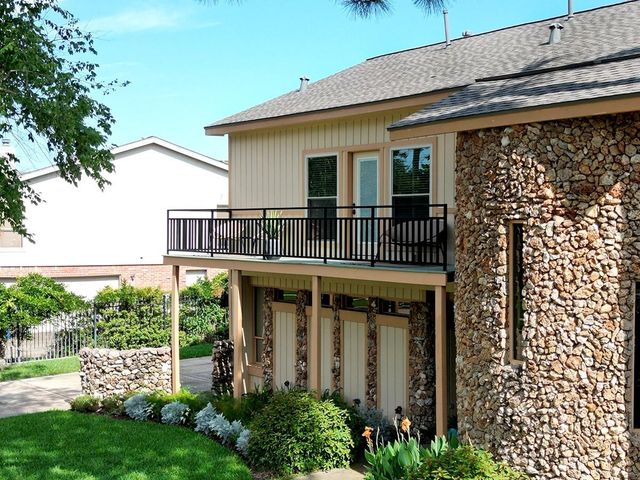 307 Crestwood Drive, El Lago, TX 77586