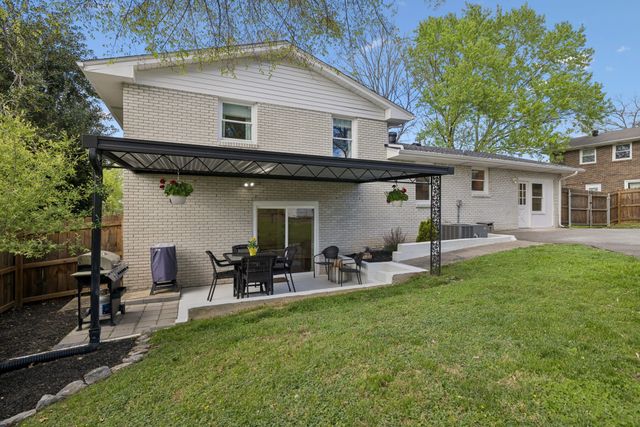 517 Adamwood Dr, Nashville, TN 37211