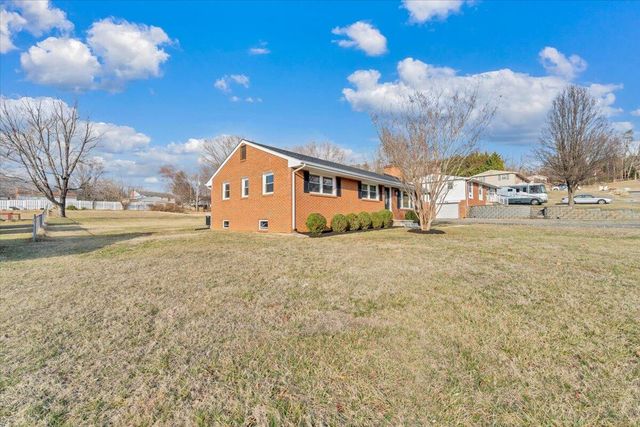 37 Springview CT, Troutville, VA 24175