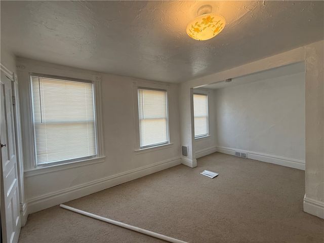 802 Boggs Ave, Mt Washington, PA 15211