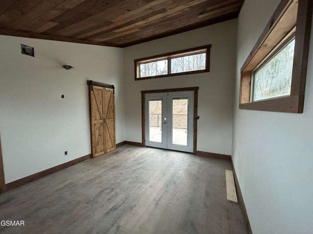 515 Woodland Drive, Gatlinburg, TN 37738