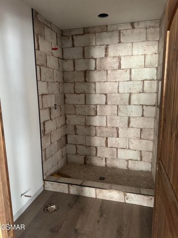 515 Woodland Drive, Gatlinburg, TN 37738