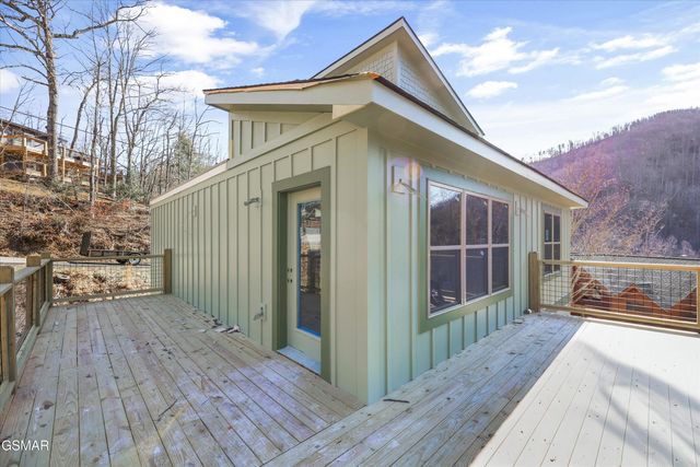515 Woodland Drive, Gatlinburg, TN 37738