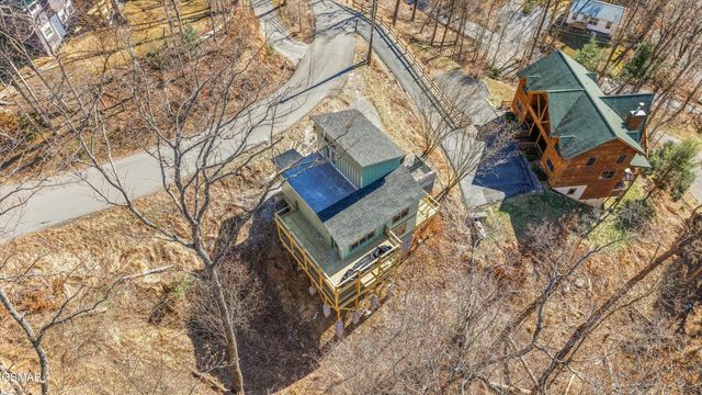 515 Woodland Drive, Gatlinburg, TN 37738