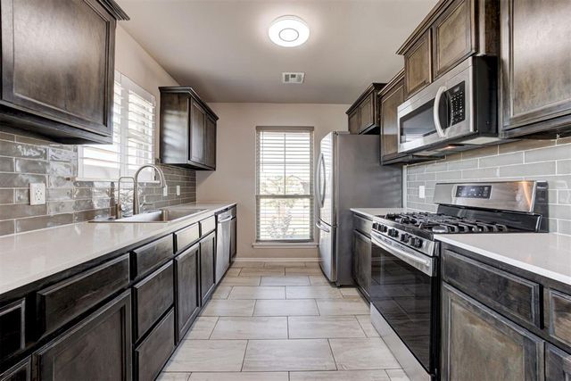 19704 Forsythe Drive, Edmond, OK 73012