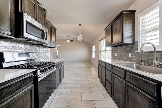 19704 Forsythe Drive, Edmond, OK 73012