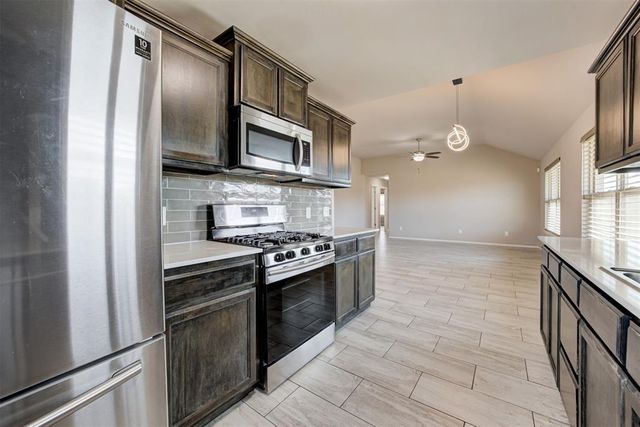 19704 Forsythe Drive, Edmond, OK 73012