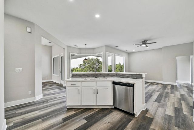 1404 FAULT LINE DR, Horseshoe Bay, TX 78657