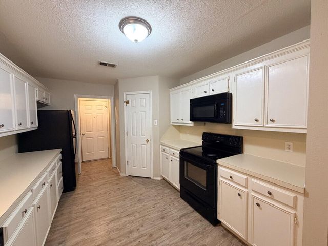 8232 Raleigh Avenue, Lubbock, TX 79424