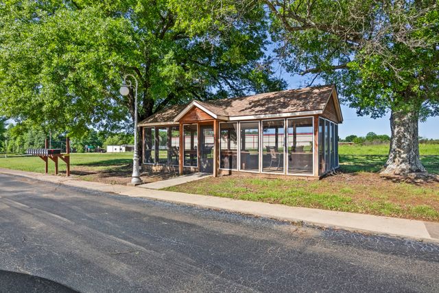 204 Pvt Rd 1311, Mt Pleasant, TX 75455